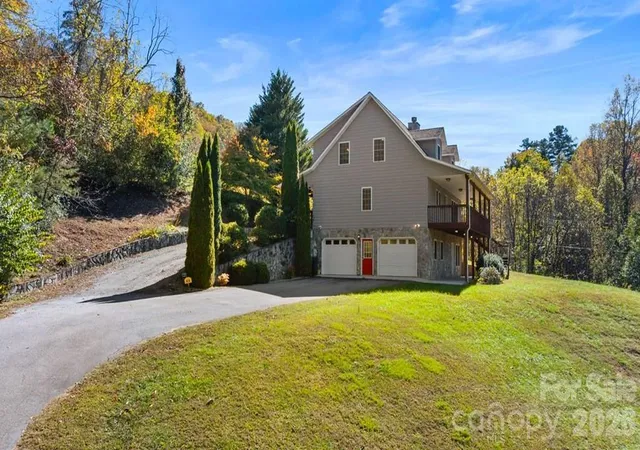 Photo 5 of Single family home for sale at 44 Ellistone Ct, Sylva, NC 28779 | MLS# 4361873 | Listing updated on 2026-04-15