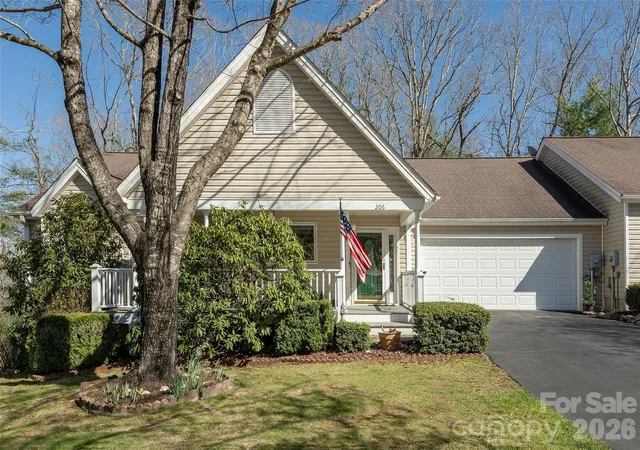 2nd image of 206 Black Oak Ln, Hendersonville, NC 28791 | MLS# 4362084
