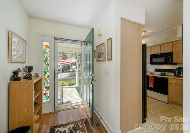 5th image of 206 Black Oak Ln, Hendersonville, NC 28791 | MLS# 4362084