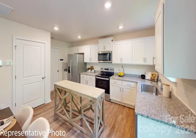 3rd image of 15119 Puffin Ct, Charlotte, NC 28215 | MLS# 4362141