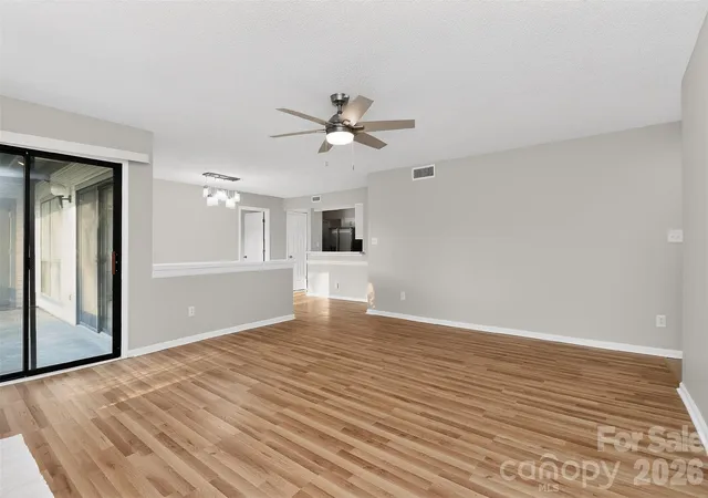 4th image of 5862 Harris Grove Ln, Charlotte, NC 28212 | MLS# 4362167
