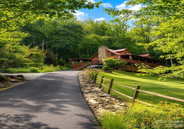 3rd image of 420 Chimney Rock Dr, Weaverville, NC 28787 | MLS# 4362209