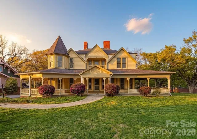 1st image of 121 5th Ave Ne, Hickory, NC 28601 | MLS# 4362244