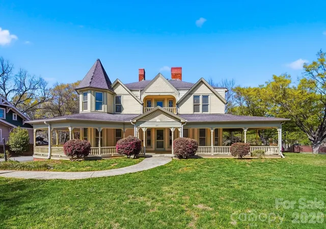 1st image of 121 5th Ave Ne, Hickory, NC 28601 | MLS# 4362244