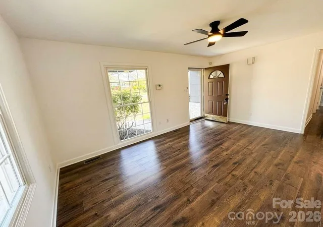 5th image of 1423 Chelveston Dr, Charlotte, NC 28208 | MLS# 4362432