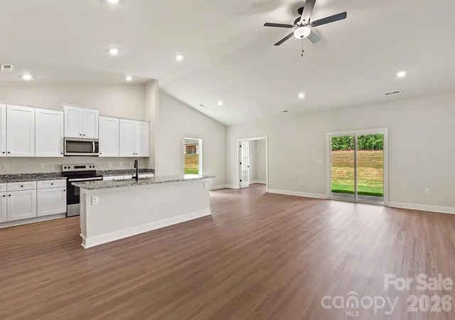 Photo 3 of Single family home for sale at 6721 Fairford Dr, Charlotte, NC 28215 | MLS# 4362453 | Listing updated on 2026-10-01
