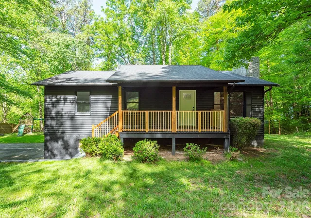 Homes for sale in Swannanoa, NC | 4 Smokey Mountain Dr, Swannanoa, NC 28778 | MLS# 4362621