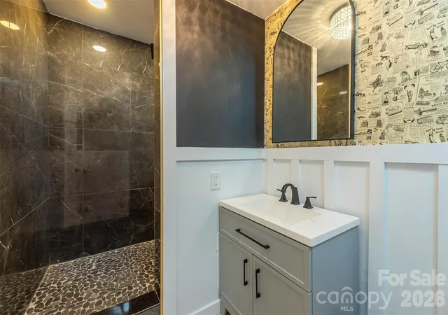 Photo 3 of Single family home for sale at 4 Smokey Mountain Dr, Swannanoa, NC 28778 | MLS# 4362621 | Listing updated on 2026-09-24