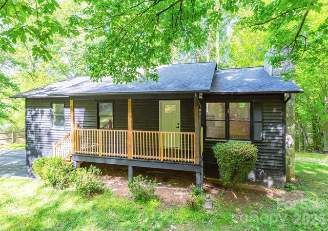 Homes for sale in Swannanoa, NC | 4 Smokey Mountain Dr, Swannanoa, NC 28778 | MLS# 4362621