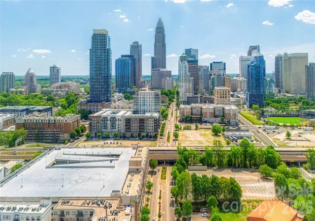 2nd image of 710 W Trade St, Charlotte, NC 28202