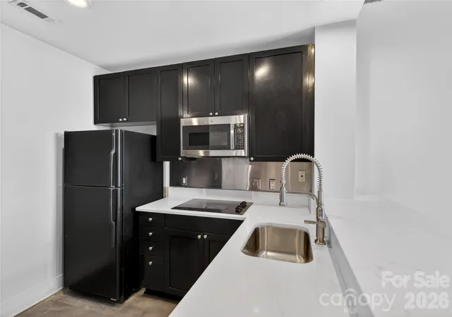 4th image of 710 W Trade St, Charlotte, NC 28202