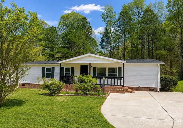 1st image of 1332 Poplar Glen Dr, Kannapolis, NC 28083 | MLS# 4362783