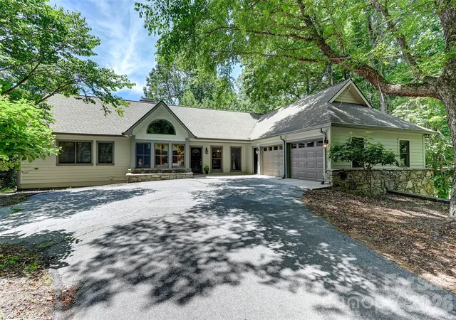 Photo 1 of Single family home for sale at 109 Chattooga Run, Hendersonville, NC 28739 | MLS# 4362800 | Listing updated on 2026-07-12