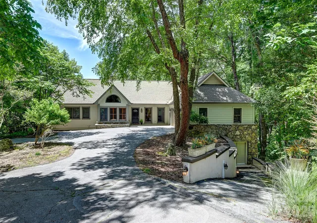 Photo 2 of Single family home for sale at 109 Chattooga Run, Hendersonville, NC 28739 | MLS# 4362800 | Listing updated on 2026-07-12