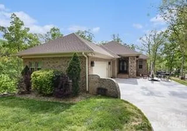 Homes for sale in Denton, NC | 1629 Healing Springs Dr, Denton, NC 27239 | MLS# 4362810
