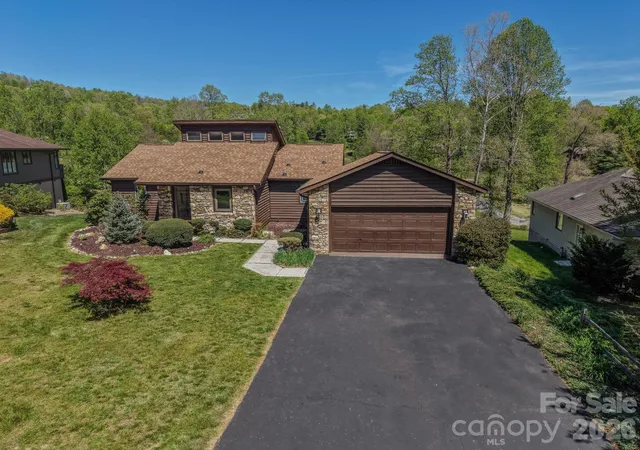 Homes for sale in Hendersonville, NC | 3104 Cove Loop Rd, Hendersonville, NC 28739 | MLS# 4362842