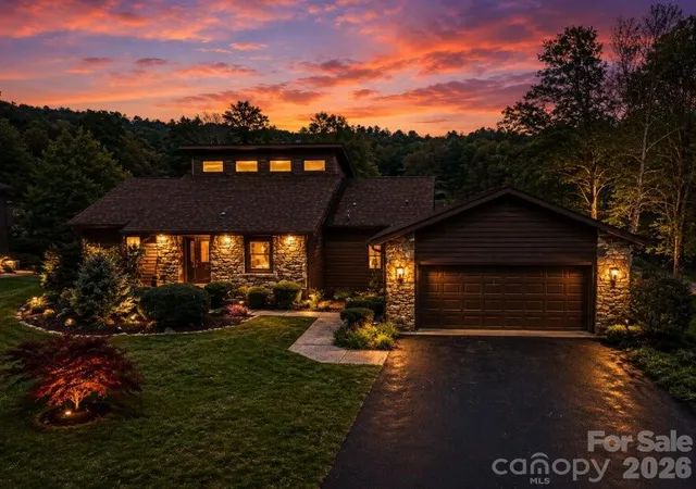 Homes for sale in Hendersonville, NC | 3104 Cove Loop Rd, Hendersonville, NC 28739 | MLS# 4362842