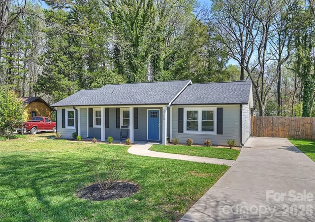 3rd image of 3724 Cobbleridge Dr, Charlotte, NC 28215 | MLS# 4362889