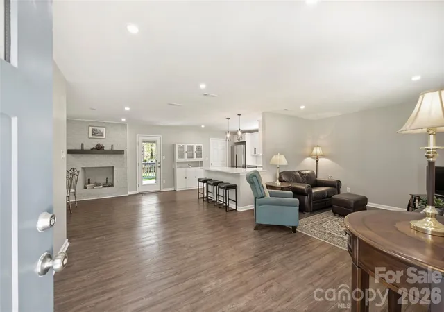 4th image of 3724 Cobbleridge Dr, Charlotte, NC 28215 | MLS# 4362889