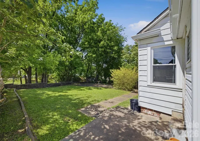 Photo 4 of Single family home for sale at 117 3rd Avenue SW, Hickory, NC 28602 | MLS# 4362894 | Listing updated on 2026-05-18