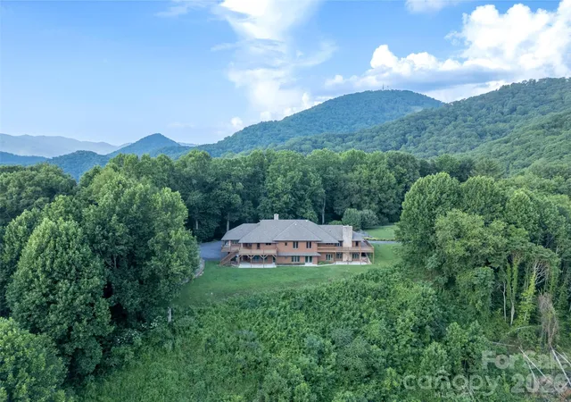 Photo 2 of Single family home for sale at 1087 Brigadoon Dr, Clyde, NC 28721 | MLS# 4362911 | Listing updated on 2026-03-29