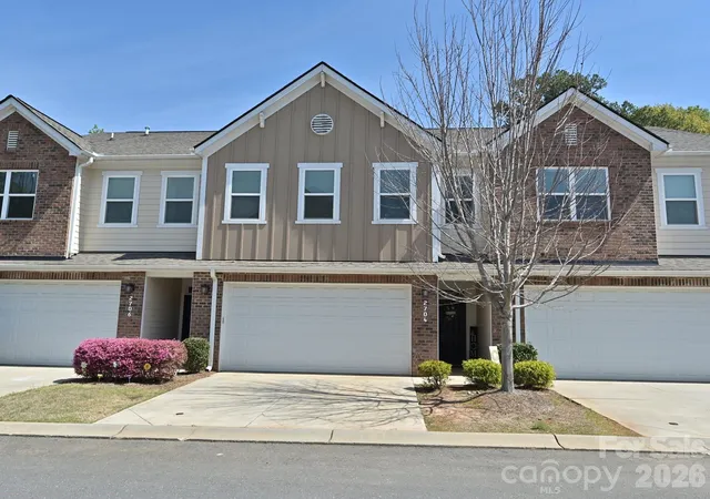Homes for sale in Fort Mill, SC | 2704 Cregstone Wy, Fort Mill, SC 29715 | MLS# 4362917