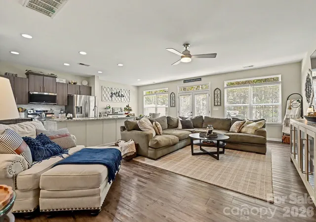 Homes for sale in Fort Mill, SC | 2704 Cregstone Wy, Fort Mill, SC 29715 | MLS# 4362917