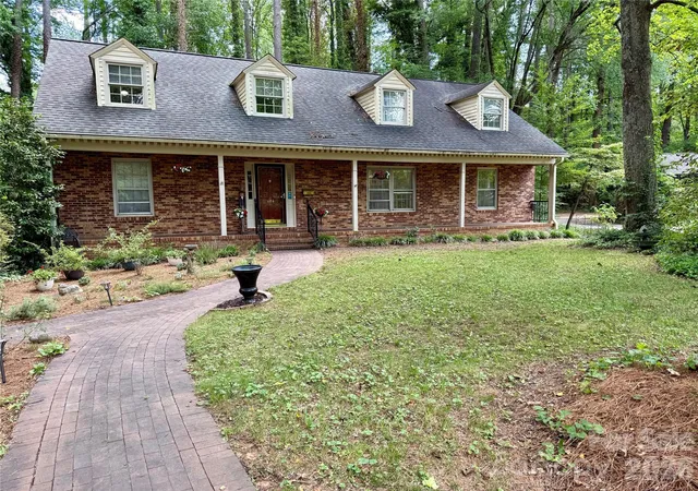 Photo 3 of Single family home for sale at 604 Whittington Pl, Statesville, NC 28677 | MLS# 4362942 | Listing updated on 2026-10-01