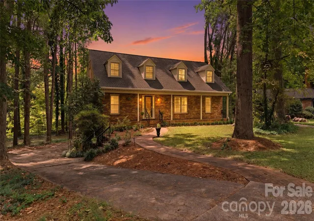 Photo 1 of Single family home for sale at 604 Whittington Pl, Statesville, NC 28677 | MLS# 4362942 | Listing updated on 2026-10-01