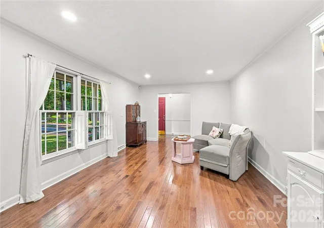 Photo 4 of Single family home for sale at 604 Whittington Pl, Statesville, NC 28677 | MLS# 4362942 | Listing updated on 2026-10-01