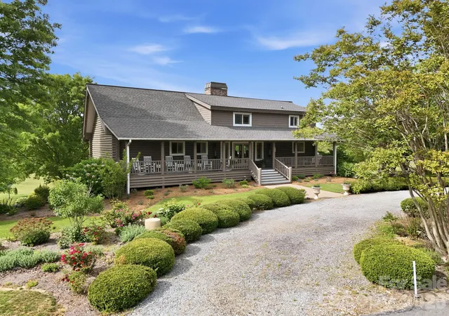 Photo 3 of Single family home for sale at 112 Sunny Morning Ct, Hendersonville, NC 28792 | MLS# 4362975 | Listing updated on 2026-09-20