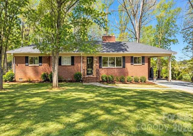 Photo 1 of Single family home for sale at 4424 Back Crk Church Rd, Charlotte, NC 28213 | MLS# 4363048 | Listing updated on 2026-09-22
