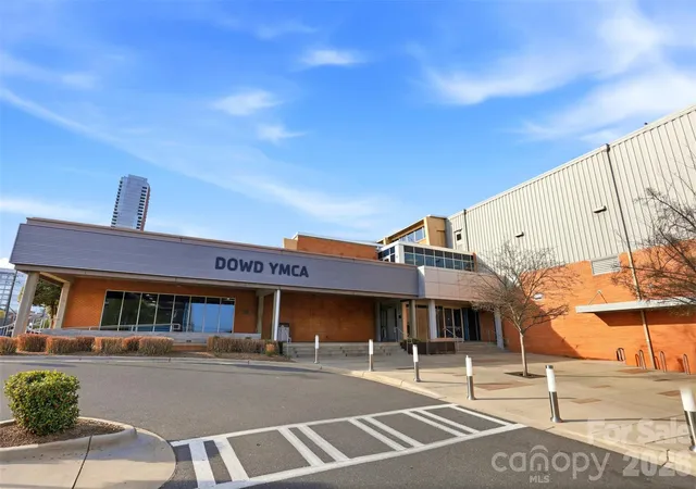 2nd image of 701 Royal Ct, Charlotte, NC 28202