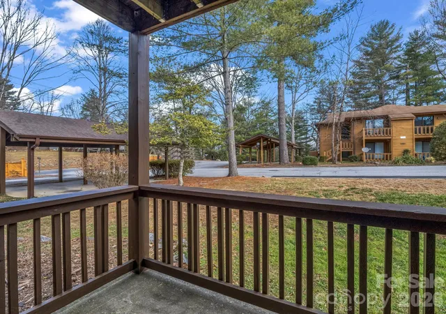 2nd image of 520 Courtwood Ln, Hendersonville, NC 28739
