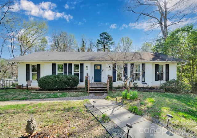 Homes for sale in Charlotte, NC | 301 Hillandale Dr, Charlotte, NC 28270 | MLS# 4363145