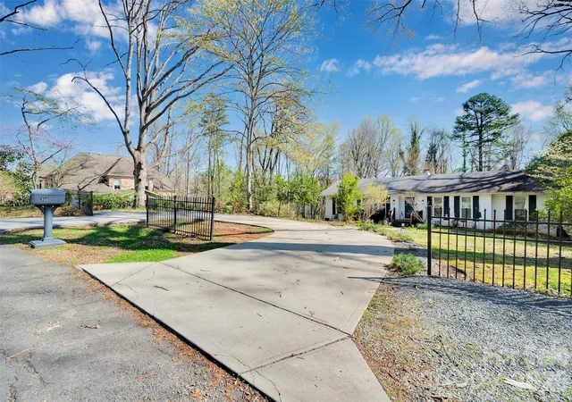 Homes for sale in Charlotte, NC | 301 Hillandale Dr, Charlotte, NC 28270 | MLS# 4363145