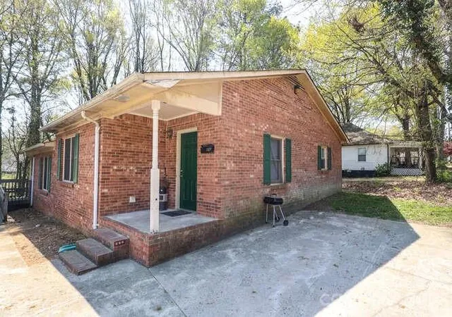 Photo 1 of Multi family home for sale at 1401 W Mauney Ave, Gastonia, NC 28052 | MLS# 4363159 | Listing updated on 2026-08-07
