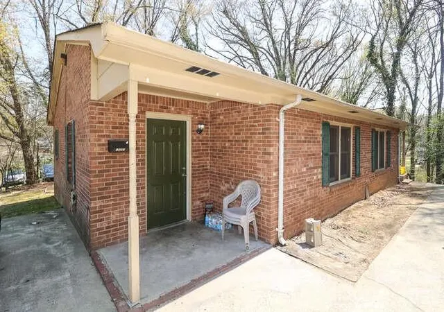Photo 2 of Multi family home for sale at 1401 W Mauney Ave, Gastonia, NC 28052 | MLS# 4363159 | Listing updated on 2026-08-07