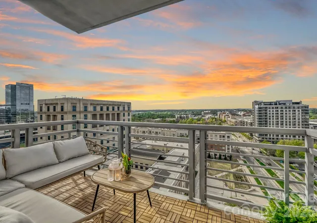 2nd image of 333 W Trade St W #1105, Charlotte, NC 28202 | MLS# 4363169