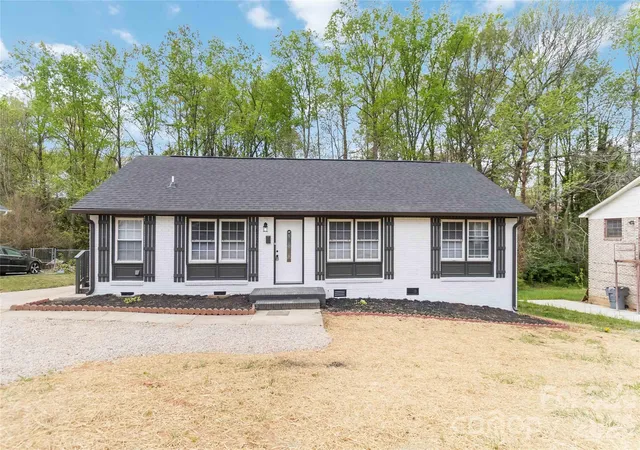 Photo 1 of Single family home for sale at 6726 Barrington Dr, Charlotte, NC 28215 | MLS# 4363314 | Listing updated on 2026-10-20