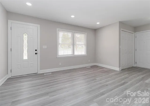 Photo 3 of Single family home for sale at 6726 Barrington Dr, Charlotte, NC 28215 | MLS# 4363314 | Listing updated on 2026-10-20