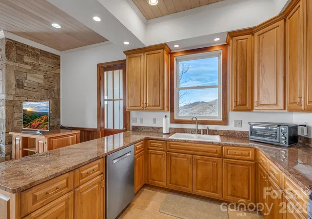 Photo 4 of Single family home for sale at 933 Thunder Ridge Ln #4 & 2, Lenoir, NC 28645 | MLS# 4363345 | Listing updated on 2026-04-15