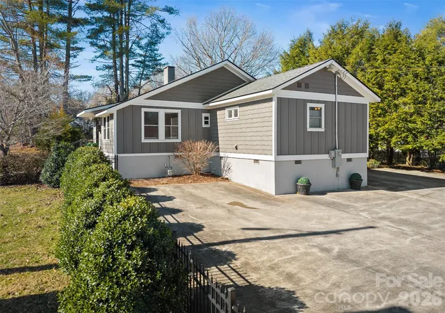 Photo 3 of House for sale at 294 S Caldwell St, Brevard, NC 28712 | MLS# 4363427 | Listing updated on 2026-05-16