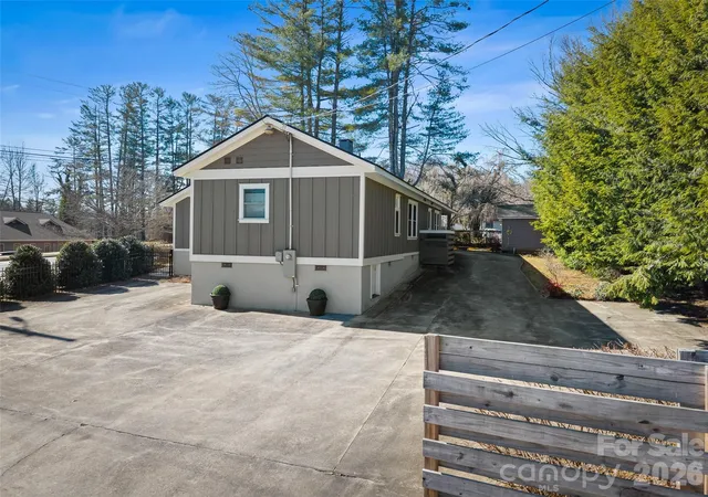 Photo 4 of House for sale at 294 S Caldwell St, Brevard, NC 28712 | MLS# 4363427 | Listing updated on 2026-05-16