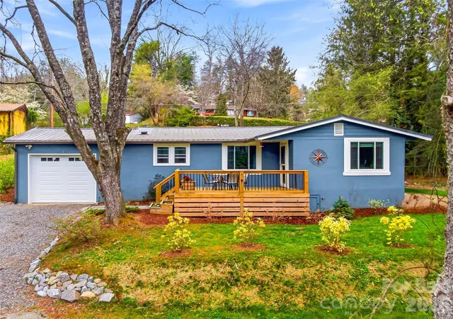 Photo 1 of Single family home for sale at 33 Kilpatrick St, Brevard, NC 28712 | MLS# 4363437 | Listing updated on 2026-10-03
