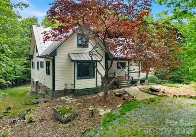 Photo 3 of Single family home for sale at 40 Walnut Ridge Cir, Brevard, NC 28712 | MLS# 4363640 | Listing updated on 2026-09-24
