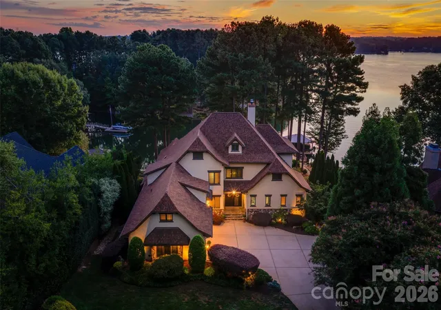Photo 2 of Single family home for sale at 9198 Fair Oak Dr, Sherrills Ford, NC 28673 | MLS# 4363727 | Listing updated on 2026-10-02