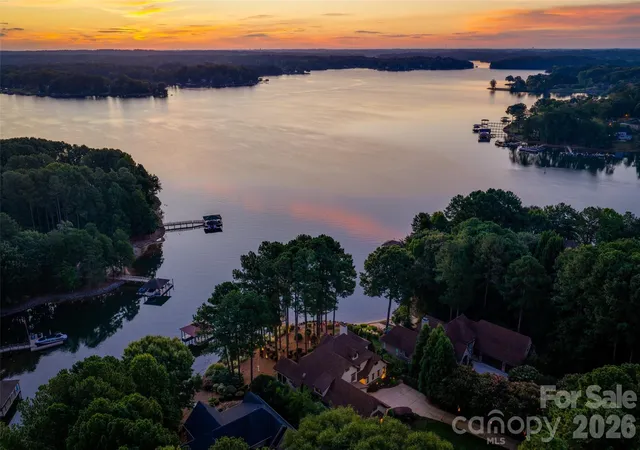 Photo 4 of Single family home for sale at 9198 Fair Oak Dr, Sherrills Ford, NC 28673 | MLS# 4363727 | Listing updated on 2026-10-02