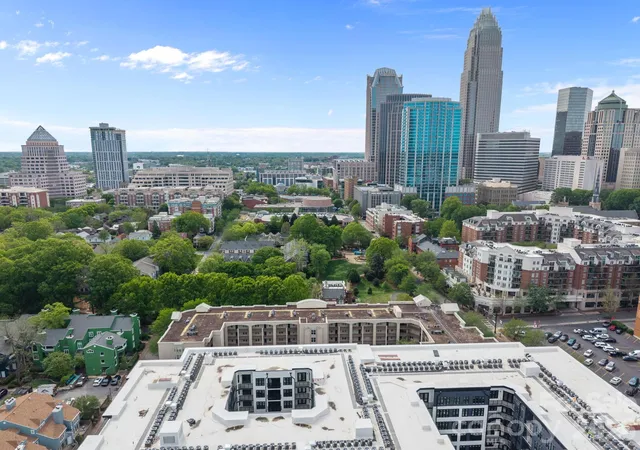 2nd image of 415 W 7Th St, Charlotte, NC 28202