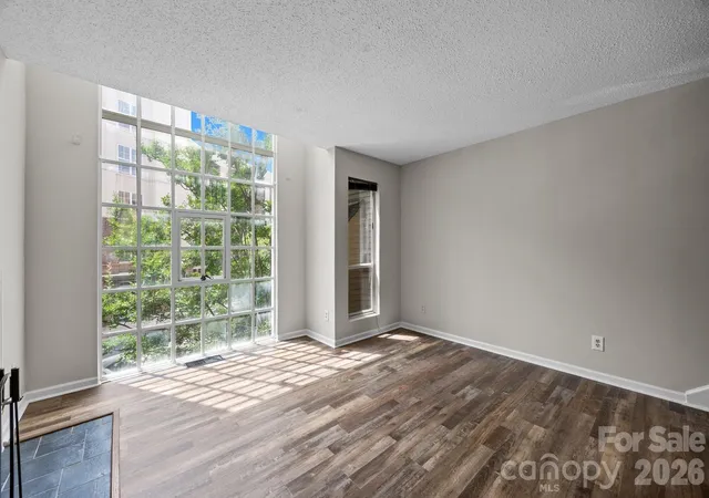 4th image of 415 W 7Th St, Charlotte, NC 28202